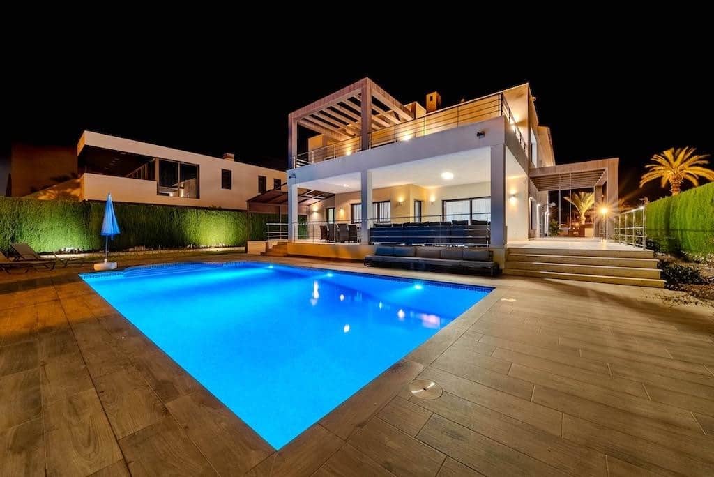 Chalet de 5 habitaciones en Cabo Roig en venta - 1.995.000 € (Ref: 9380243)