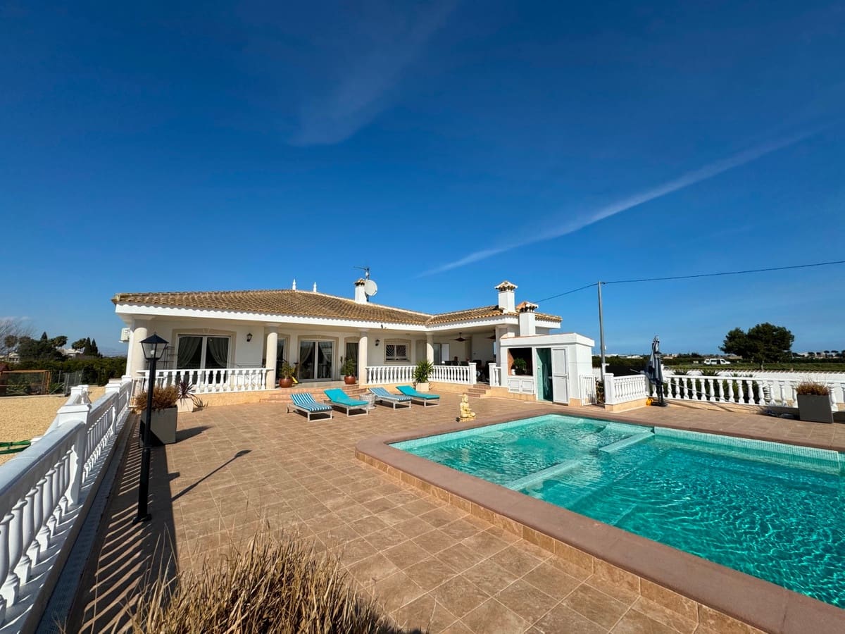 6 bedroom Villa for sale in Rojales - € 850,000 (Ref: 9380248)