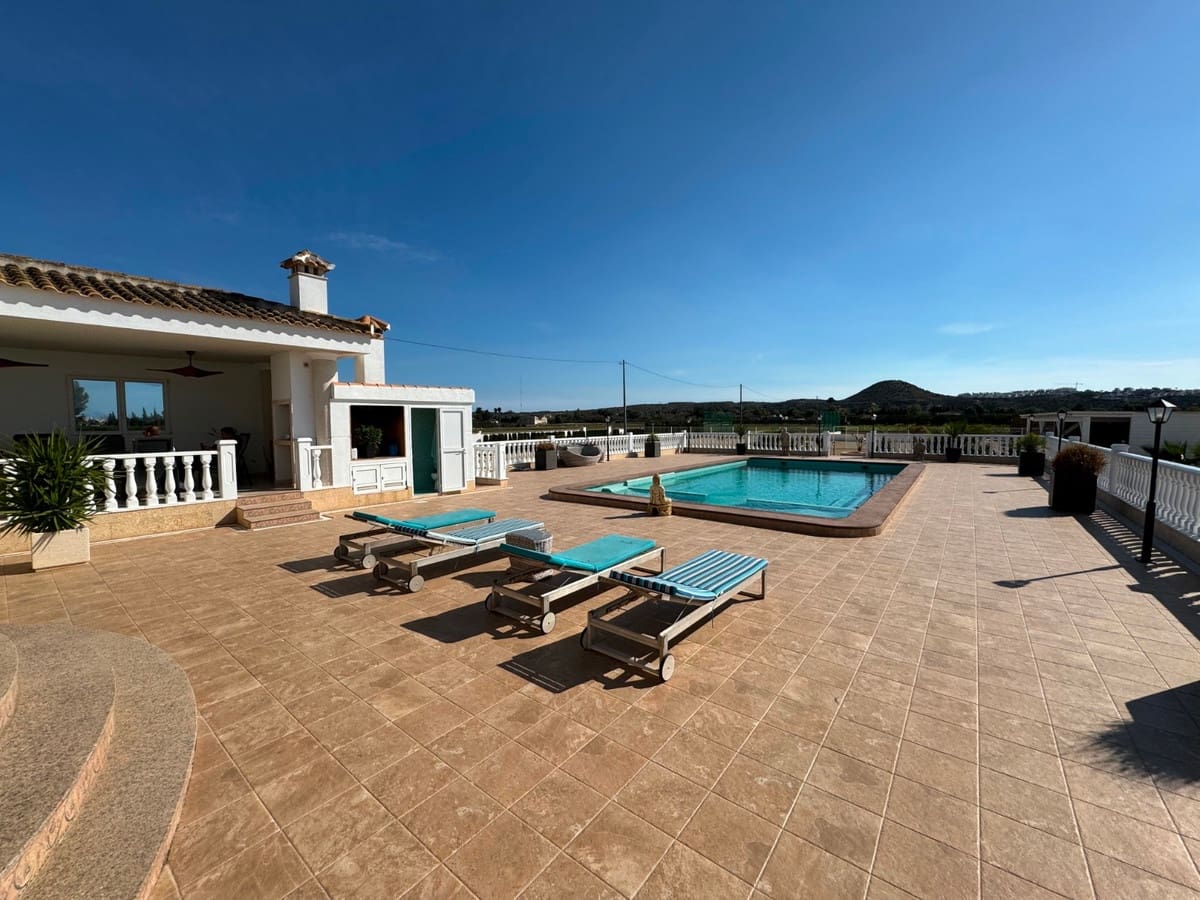 6 bedroom Villa for sale in Rojales - € 850,000 (Ref: 9380248)