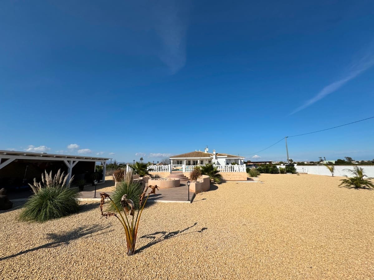 6 bedroom Villa for sale in Rojales - € 850,000 (Ref: 9380248)