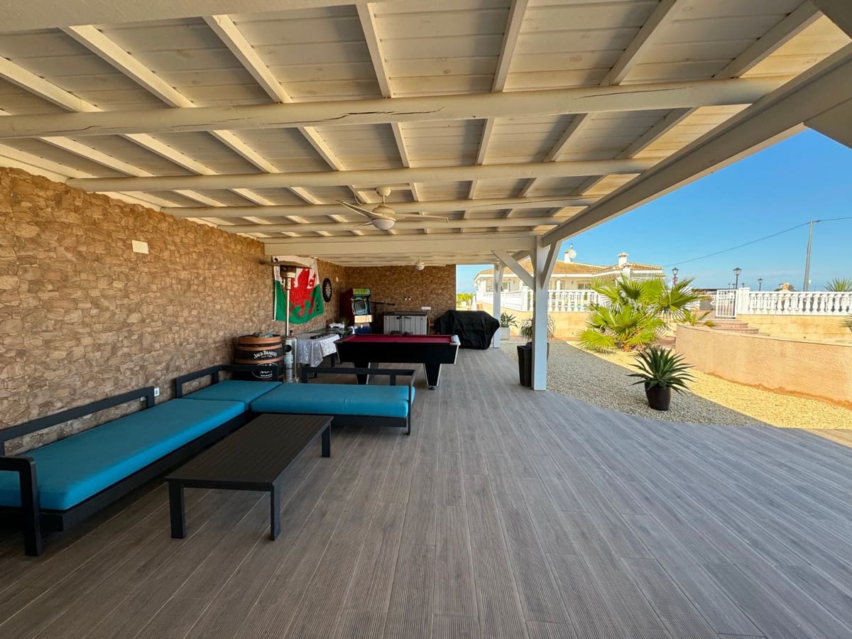 6 bedroom Villa for sale in Rojales - € 850,000 (Ref: 9380248)