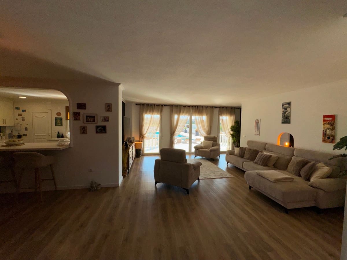 6 bedroom Villa for sale in Rojales - € 850,000 (Ref: 9380248)