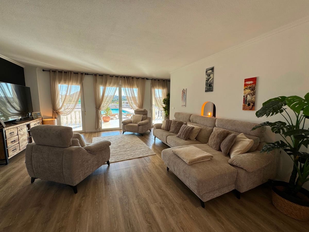 6 bedroom Villa for sale in Rojales - € 850,000 (Ref: 9380248)