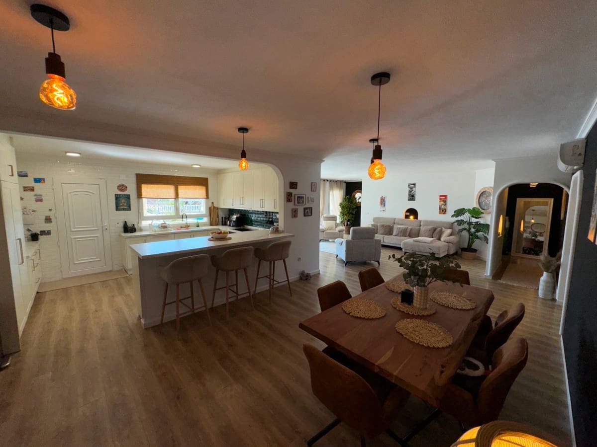 6 bedroom Villa for sale in Rojales - € 850,000 (Ref: 9380248)