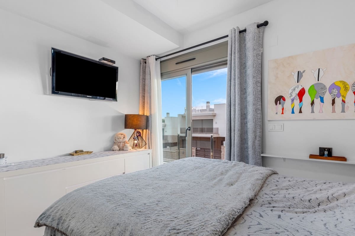 3 quarto Moradia para venda em Villamartin - 435 000 € (Ref: 9380254)