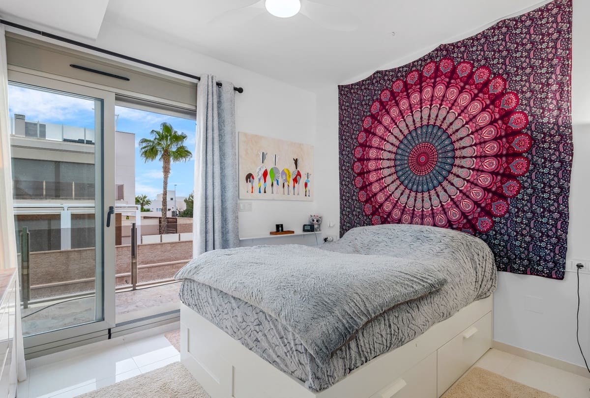 3 quarto Moradia para venda em Villamartin - 435 000 € (Ref: 9380254)