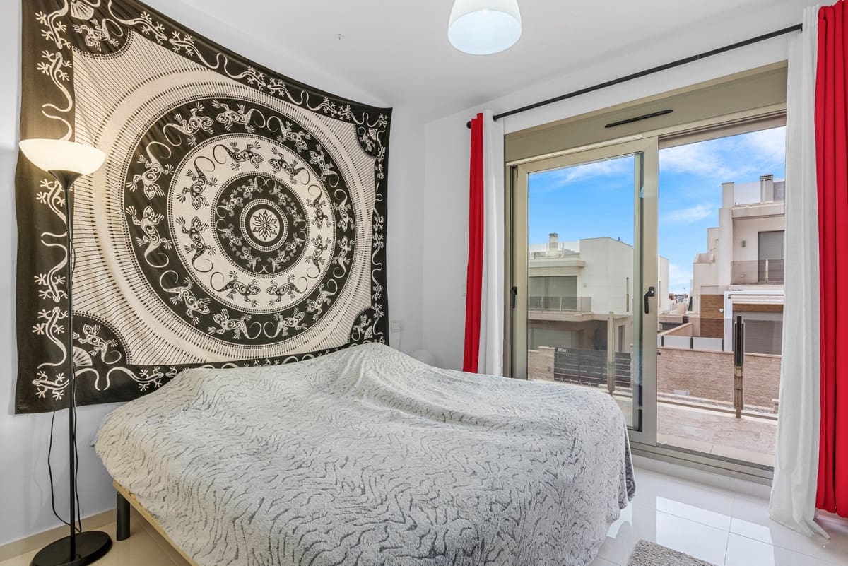 3 quarto Moradia para venda em Villamartin - 435 000 € (Ref: 9380254)