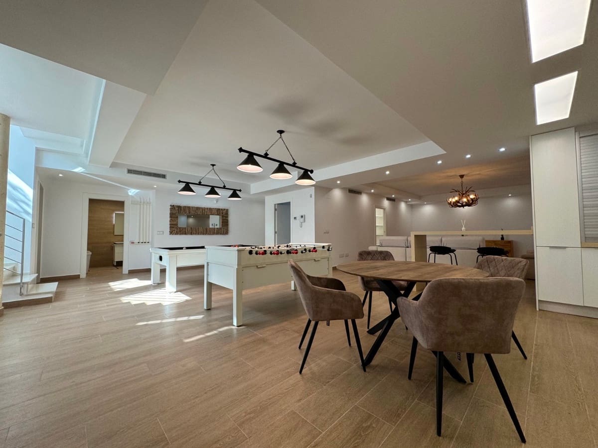 5 soveværelse Villa til salg i San Miguel de Salinas - € 849.000 (Ref: 9380261)