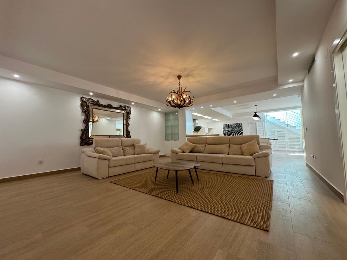 5 soveværelse Villa til salg i San Miguel de Salinas - € 849.000 (Ref: 9380261)