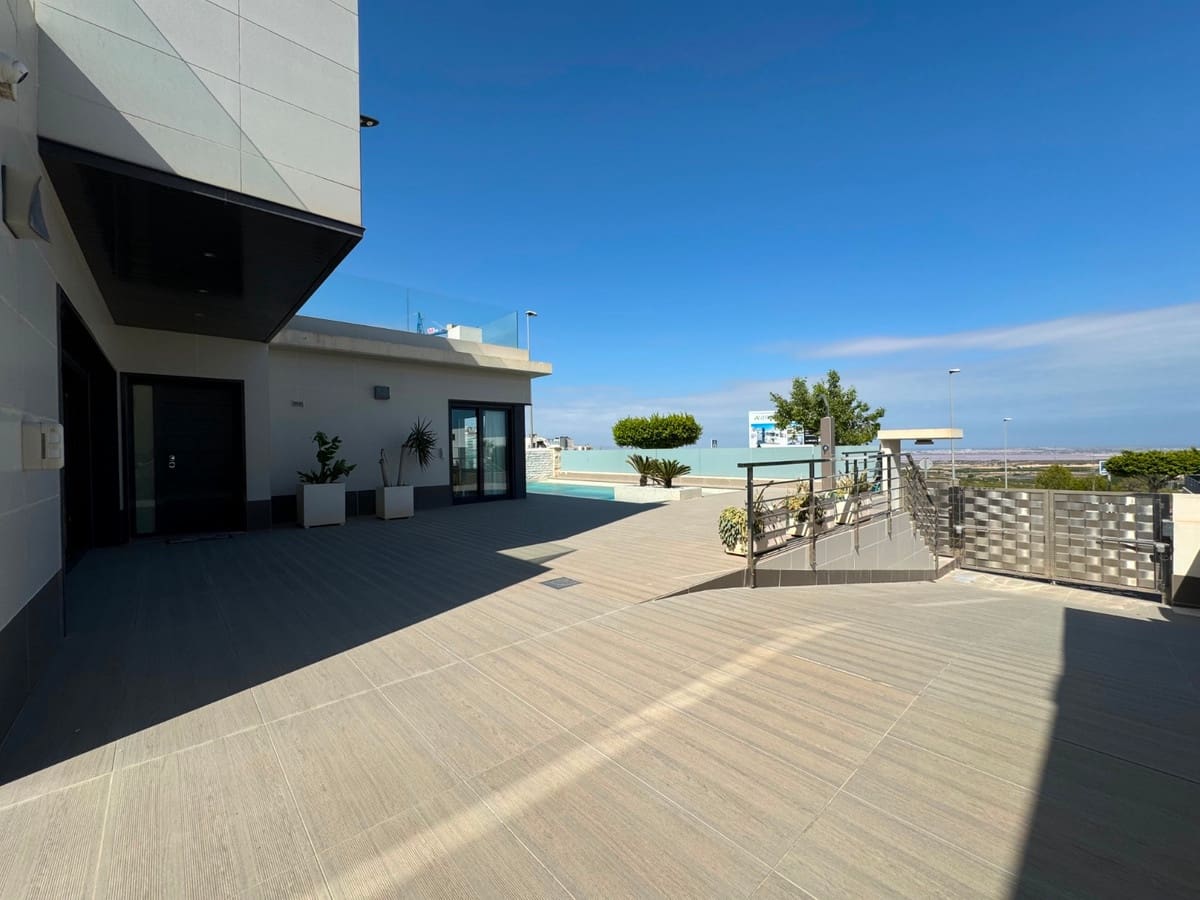 5 soveværelse Villa til salg i San Miguel de Salinas - € 849.000 (Ref: 9380261)