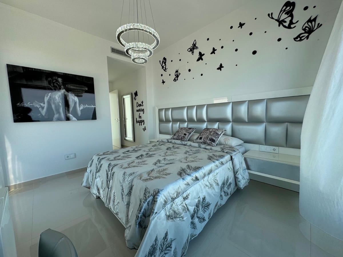 5 bedroom Villa for sale in San Miguel de Salinas - € 849,000 (Ref: 9380261)