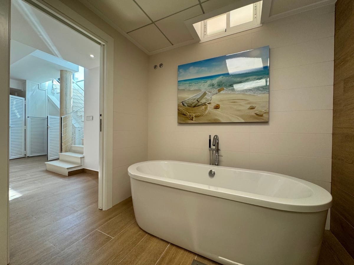 5 bedroom Villa for sale in San Miguel de Salinas - € 849,000 (Ref: 9380261)