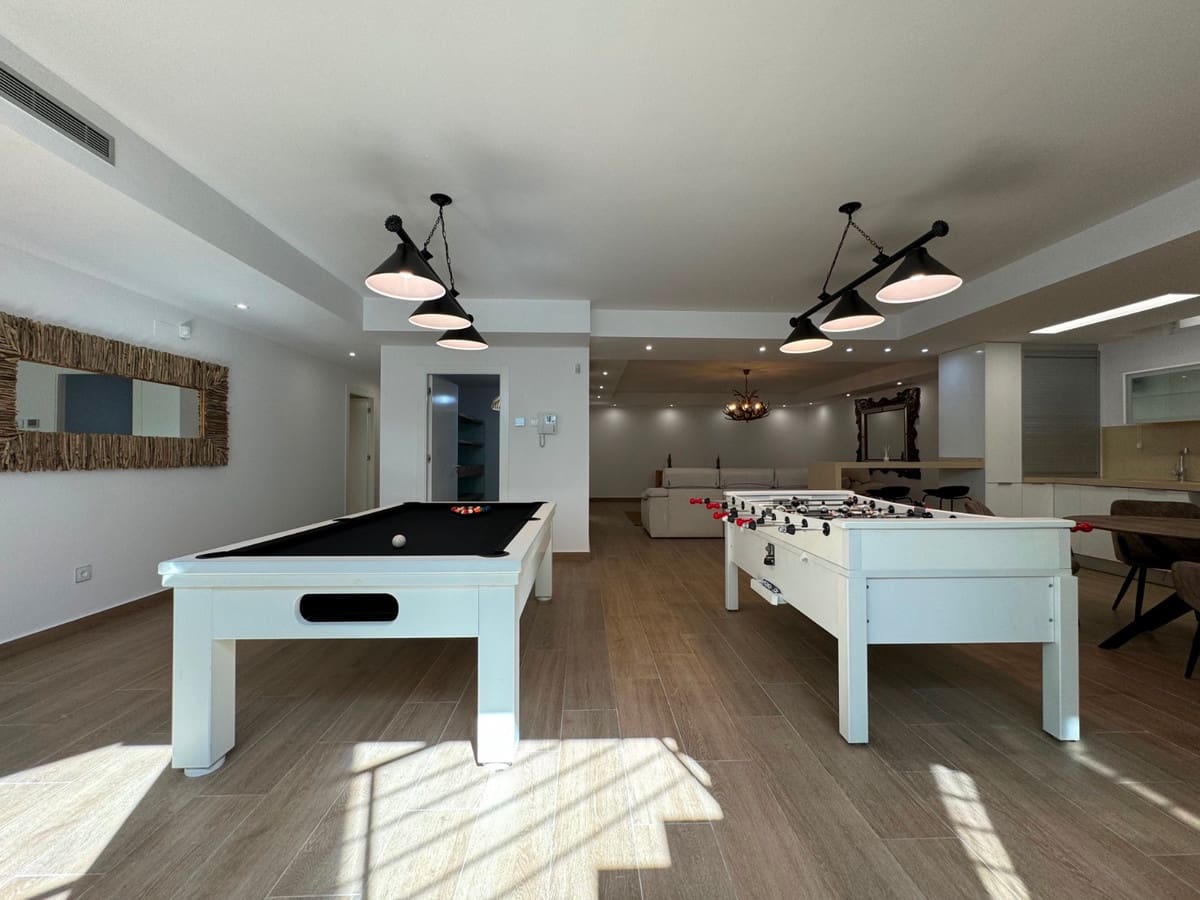 5 bedroom Villa for sale in San Miguel de Salinas - € 849,000 (Ref: 9380261)