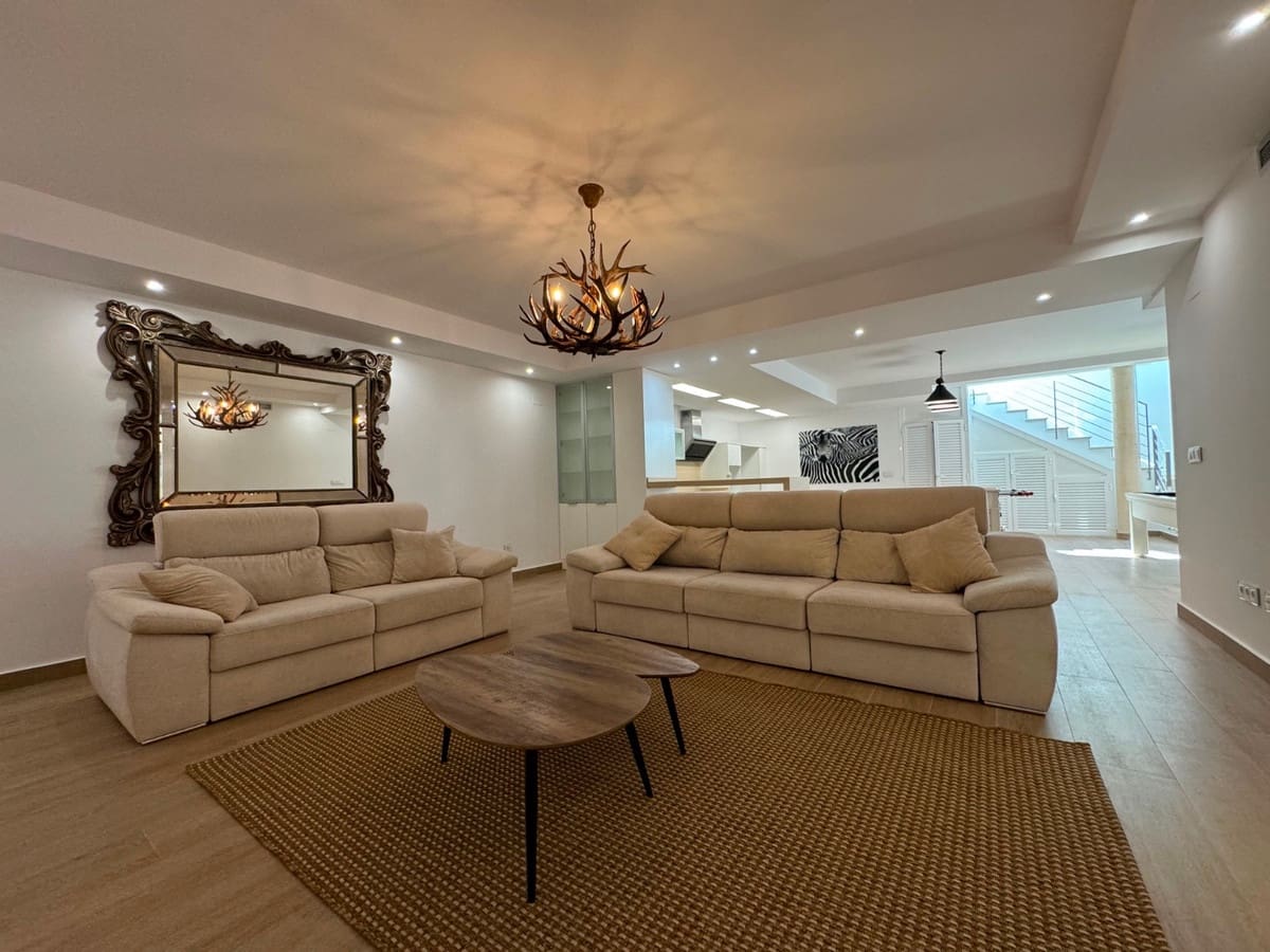 5 bedroom Villa for sale in San Miguel de Salinas - € 849,000 (Ref: 9380261)