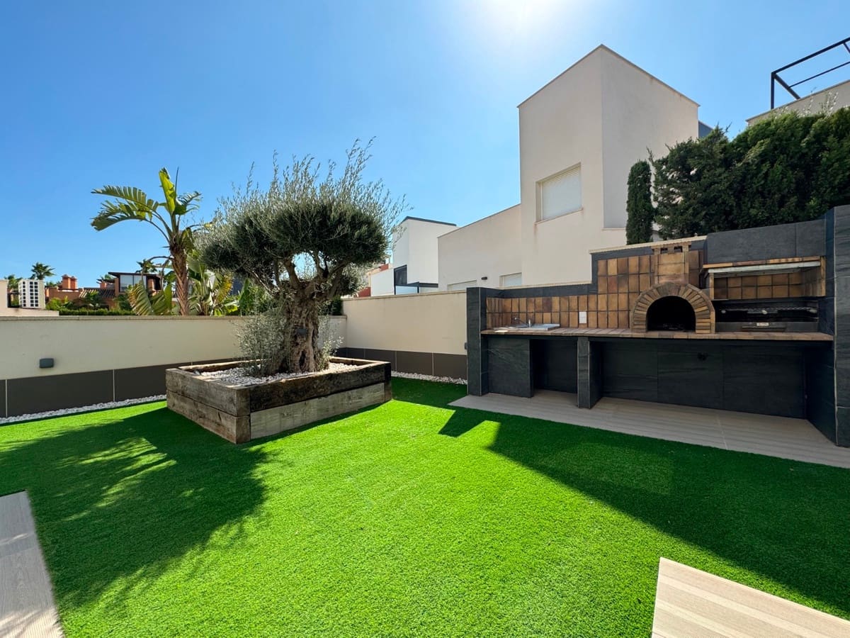 5 bedroom Villa for sale in San Miguel de Salinas - € 849,000 (Ref: 9380261)