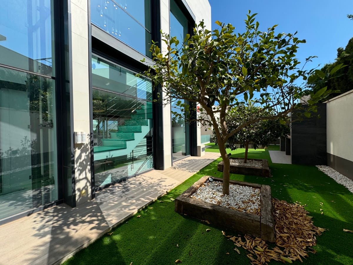 5 bedroom Villa for sale in San Miguel de Salinas - € 849,000 (Ref: 9380261)