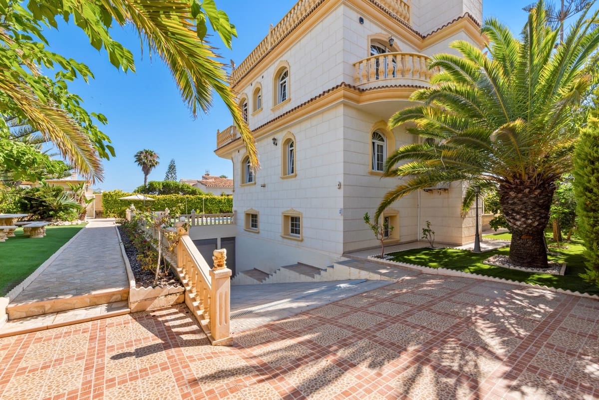 6 bedroom Villa for sale in Playa Flamenca - € 2,095,000 (Ref: 9380262)