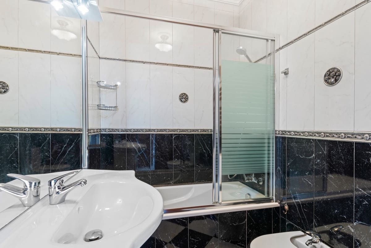 6 bedroom Villa for sale in Playa Flamenca - € 2,095,000 (Ref: 9380262)