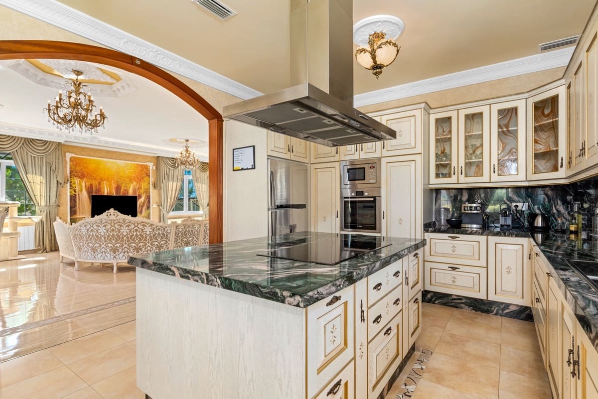 6 bedroom Villa for sale in Playa Flamenca - € 2,095,000 (Ref: 9380262)