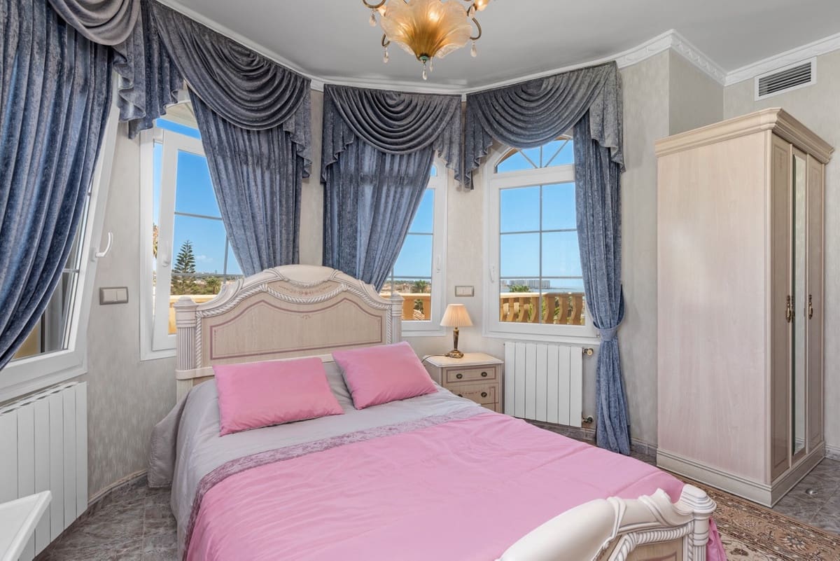 6 quarto Moradia para venda em Playa Flamenca - 2 095 000 € (Ref: 9380262)