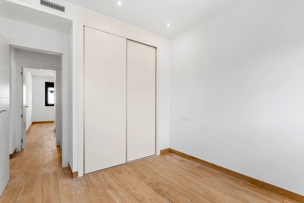 2 makuuhuone Kattohuoneisto myytävänä paikassa Los Balcones - 369 000 € (Ref: 9380264)