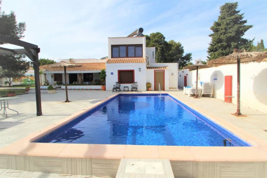 9 bedroom Villa for sale in Orihuela Costa - € 690,000 (Ref: 9380277)