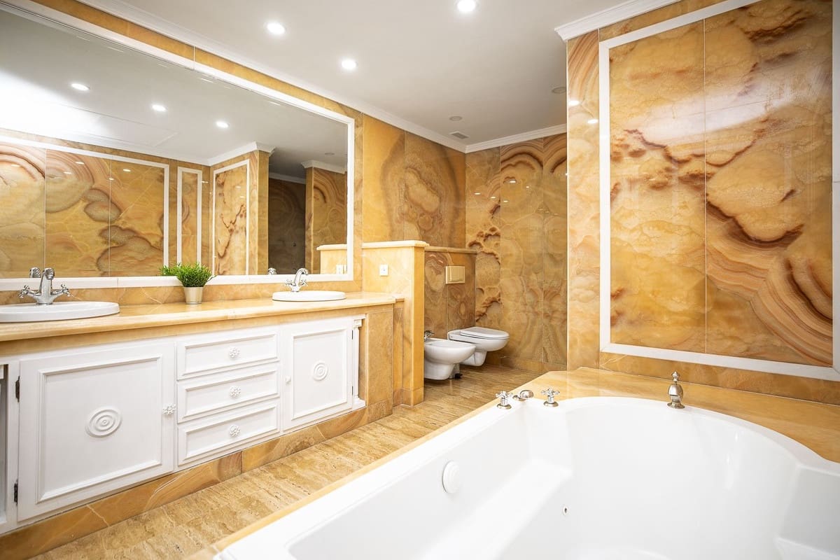 3 bedroom Penthouse for sale in Golden Mile - € 2,100,000 (Ref: 9380389)