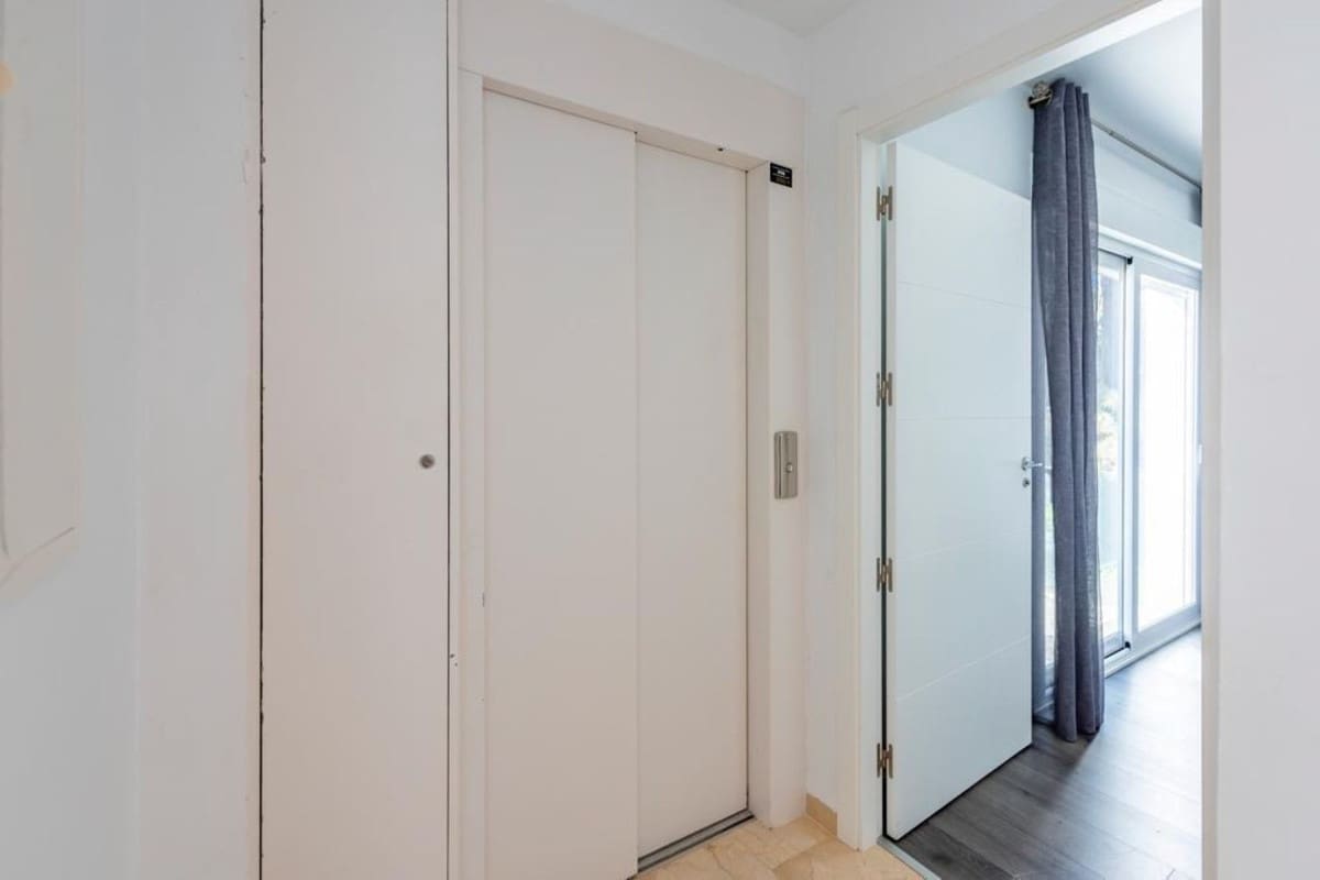 Chalet de 6 habitaciones en El Chaparral en venta - 1.350.000 € (Ref: 9380391)