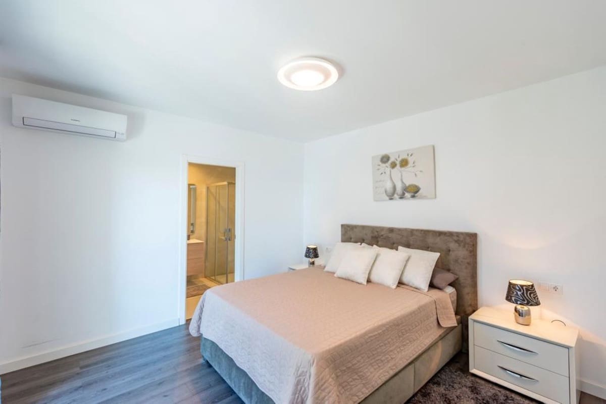 Chalet de 6 habitaciones en El Chaparral en venta - 1.350.000 € (Ref: 9380391)