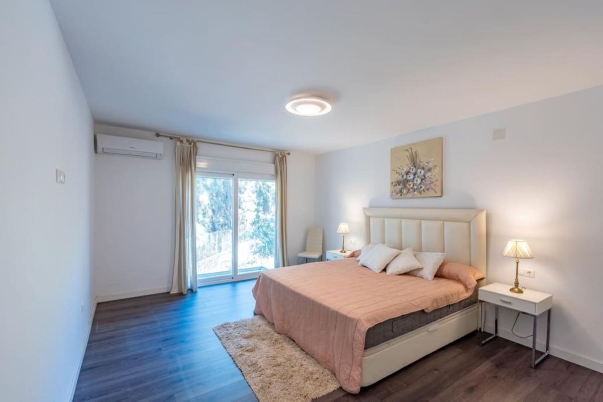 Chalet de 6 habitaciones en El Chaparral en venta - 1.350.000 € (Ref: 9380391)