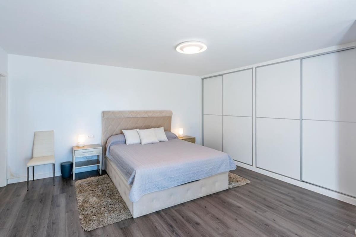 Chalet de 6 habitaciones en El Chaparral en venta - 1.350.000 € (Ref: 9380391)