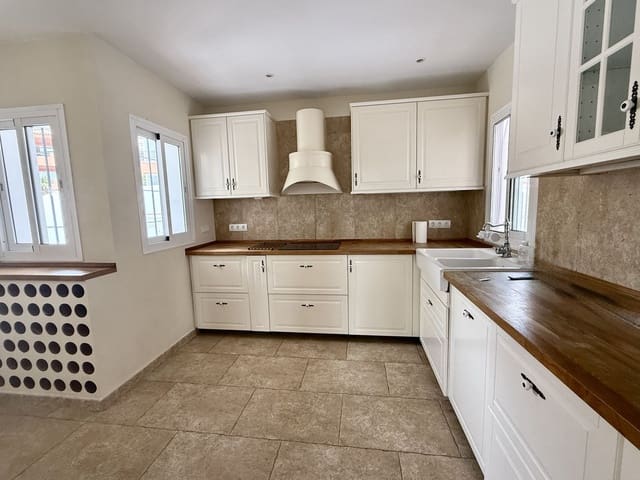 6 makuuhuone Huvila myytävänä paikassa Torreblanca, Fuengirola - 985 000 € (Ref: 9380394)