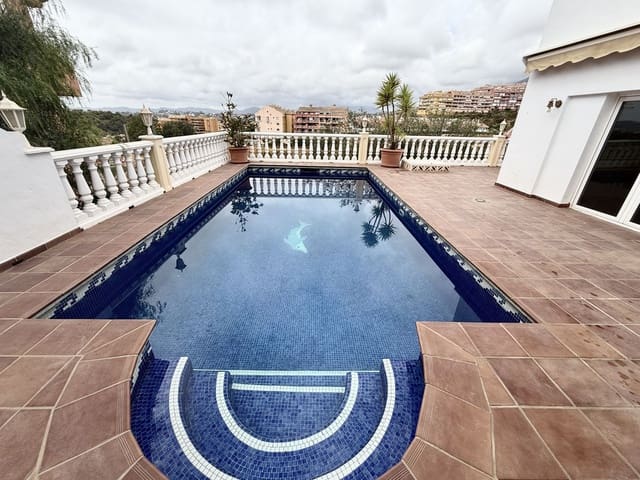 6 makuuhuone Huvila myytävänä paikassa Torreblanca, Fuengirola - 985 000 € (Ref: 9380394)