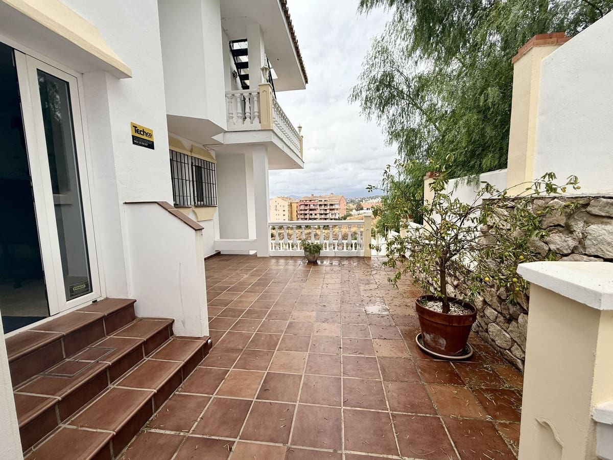 6 makuuhuone Huvila myytävänä paikassa Fuengirola - 985 000 € (Ref: 9380394)