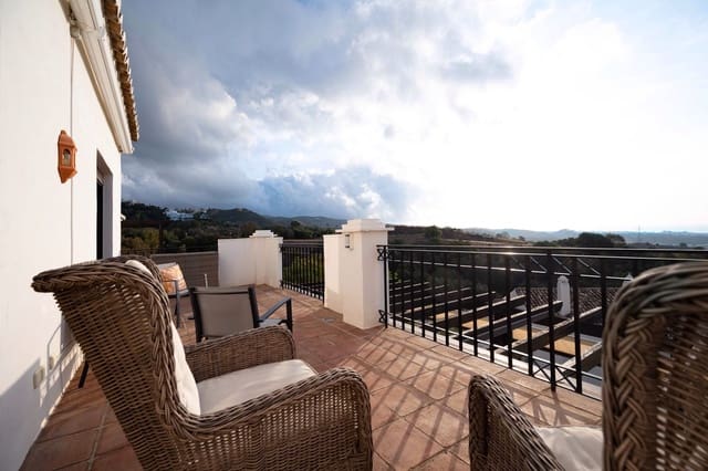 3 slaapkamer Penthouse te koop in Los Monteros, Marbella - € 649.000 (Ref: 9380396)