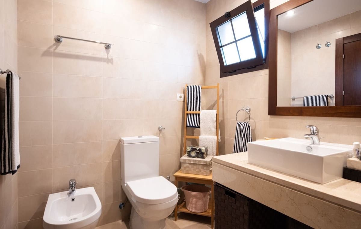3 soverom Penthouse til salgs i Los Monteros med garasje - € 649 000 (Ref: 9380396)