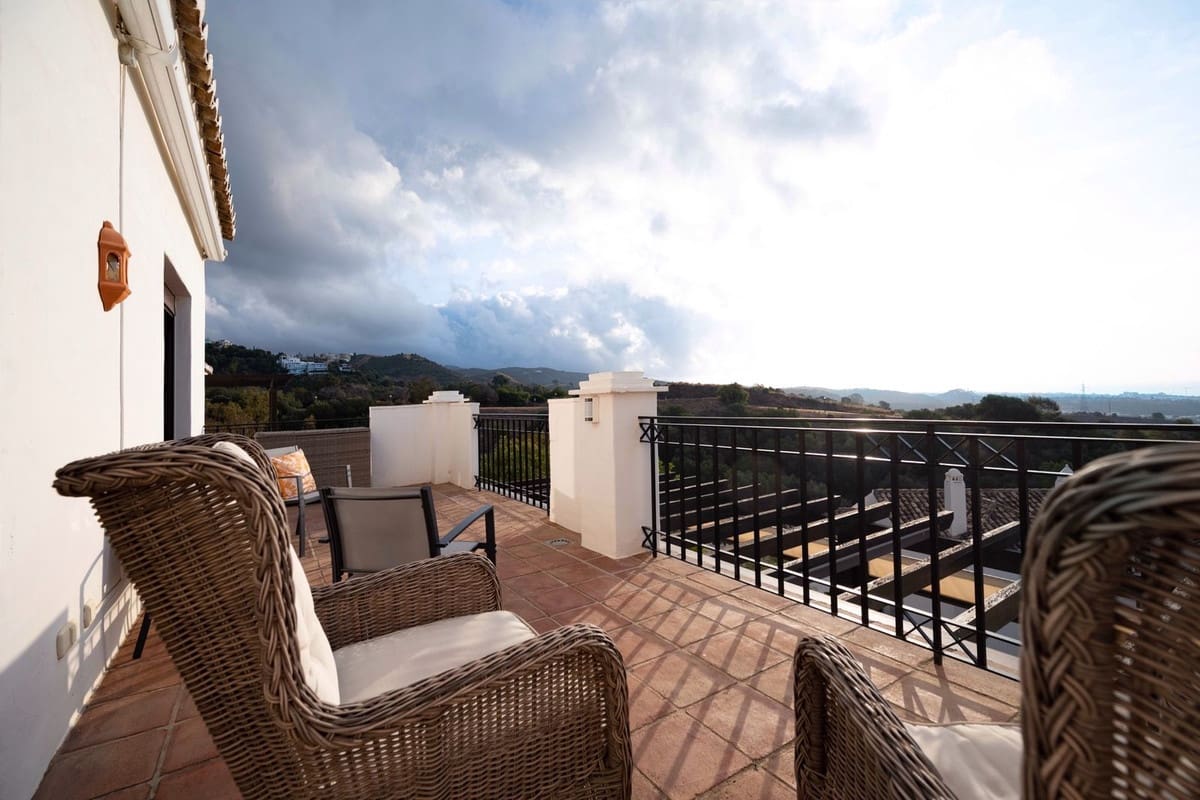 3 soverom Penthouse til salgs i Los Monteros med garasje - € 649 000 (Ref: 9380396)