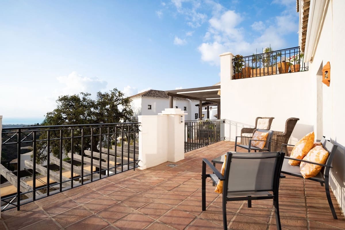3 soverom Penthouse til salgs i Los Monteros med garasje - € 649 000 (Ref: 9380396)