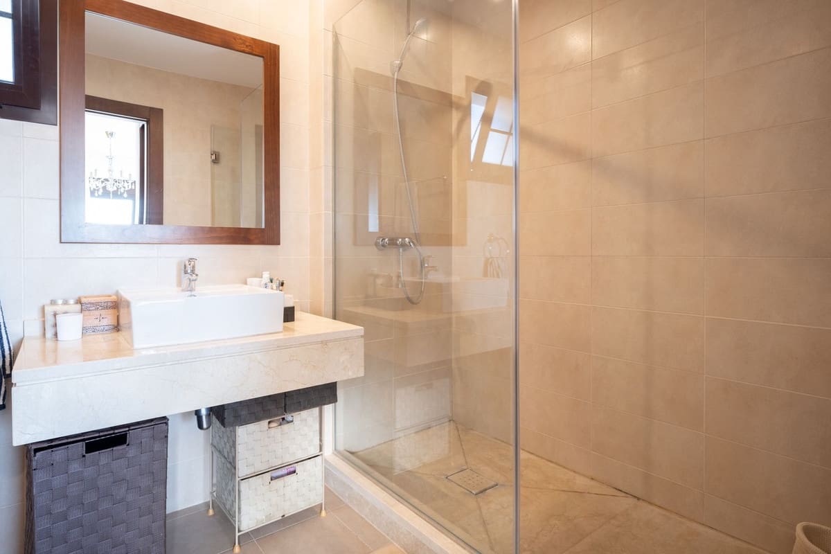 3 soverom Penthouse til salgs i Los Monteros med garasje - € 649 000 (Ref: 9380396)