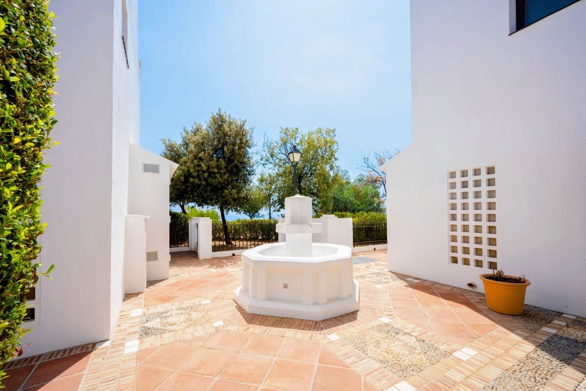 3 soverom Penthouse til salgs i Los Monteros med garasje - € 649 000 (Ref: 9380396)