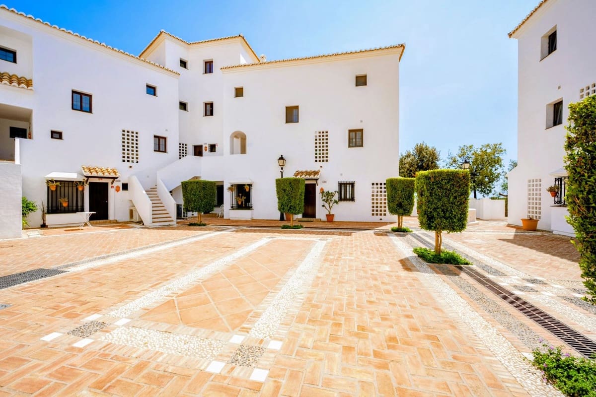 3 soverom Penthouse til salgs i Los Monteros med garasje - € 649 000 (Ref: 9380396)