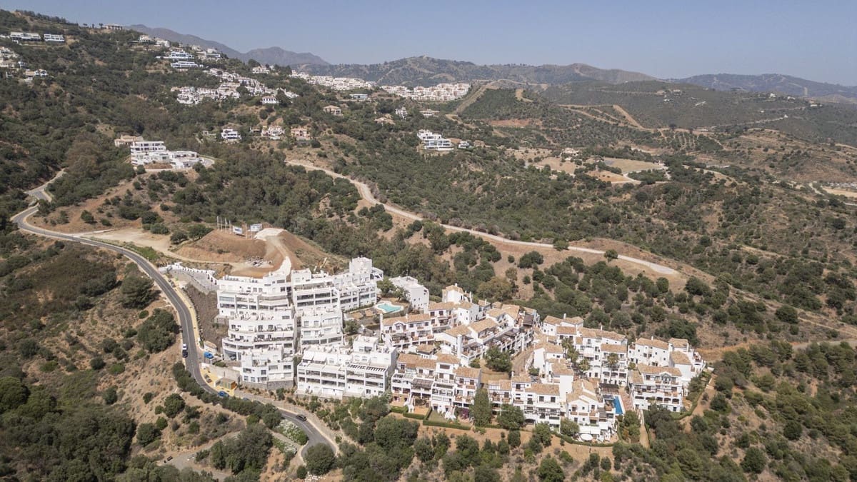 3 soverom Penthouse til salgs i Los Monteros med garasje - € 649 000 (Ref: 9380396)