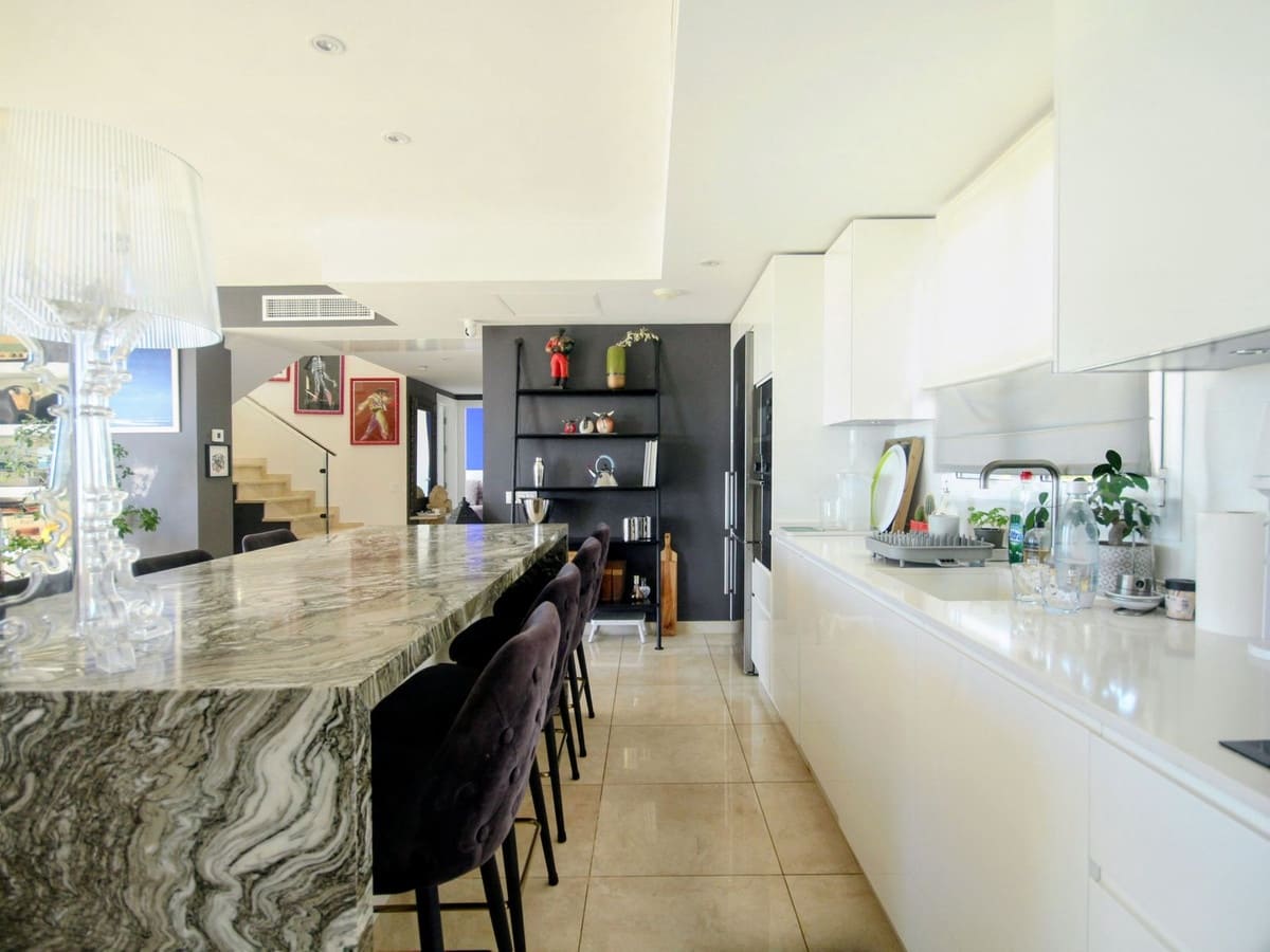 Ático de 2 habitaciones en Los Monteros en venta - 980.000 € (Ref: 9380397)