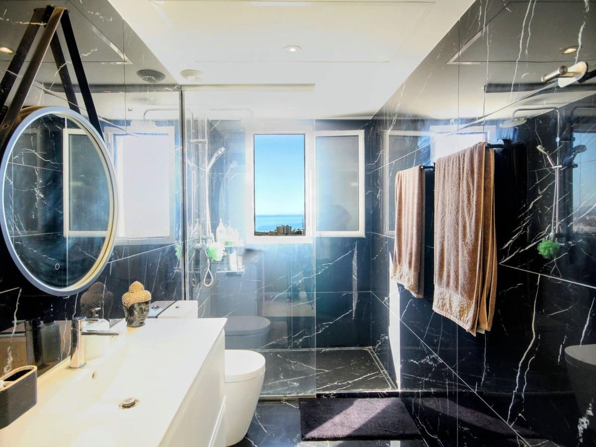 Ático de 2 habitaciones en Los Monteros en venta - 980.000 € (Ref: 9380397)