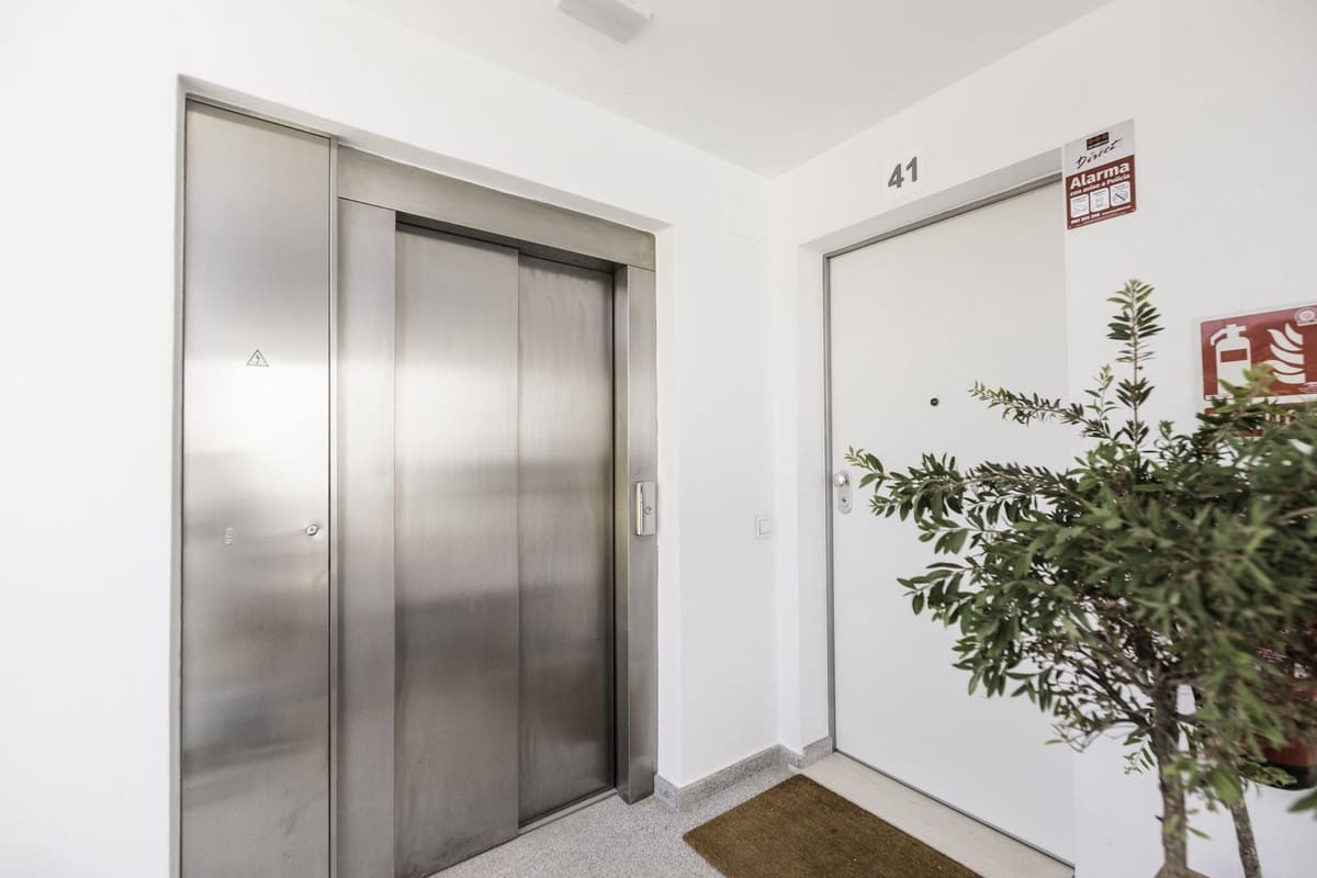 2 soveværelse Penthouse til salg i Los Monteros - € 980.000 (Ref: 9380397)