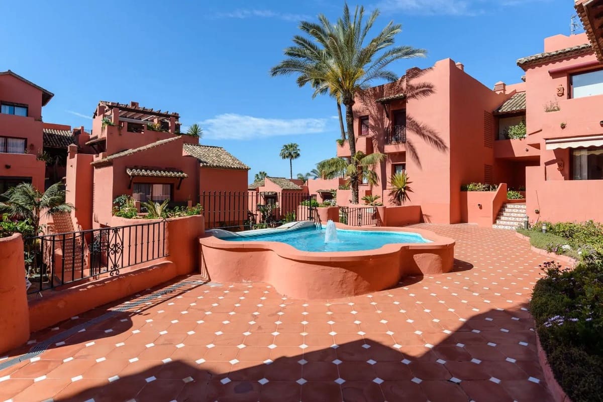 2 soveværelse Lejlighed til salg i Elviria - € 569.000 (Ref: 9380403)