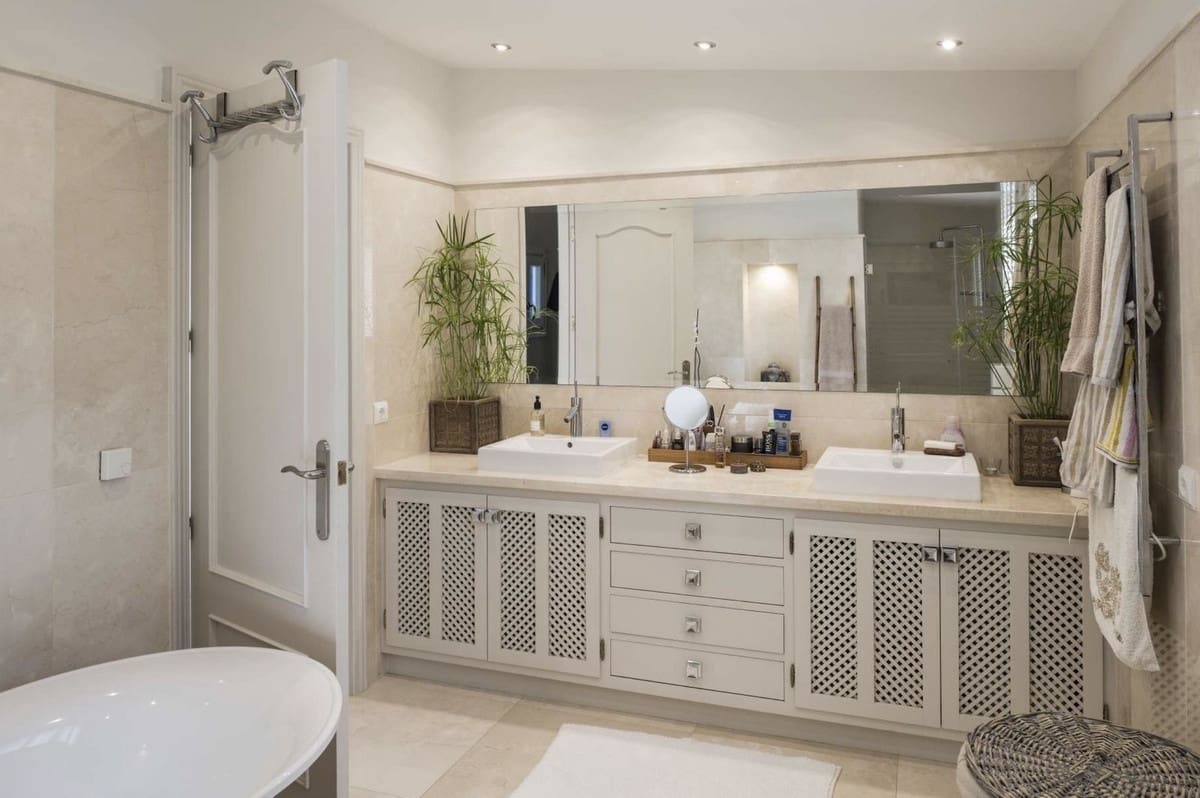 Chalet de 3 habitaciones en La Quinta en venta - 2.250.000 € (Ref: 9380410)