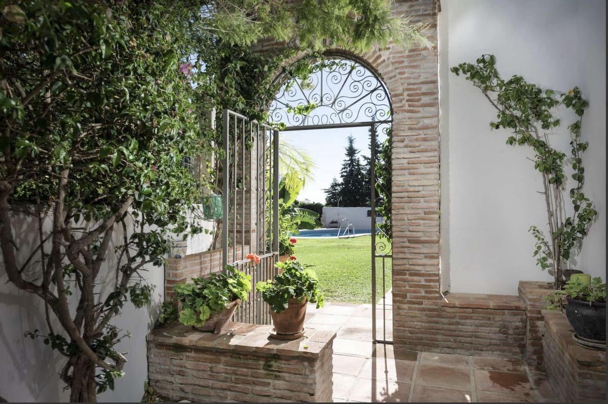 Chalet de 3 habitaciones en La Quinta en venta - 2.250.000 € (Ref: 9380410)