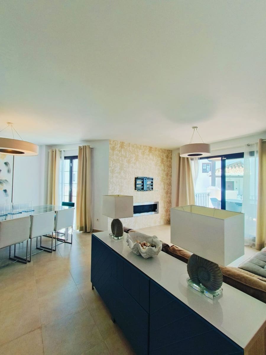 4 soverom Penthouse til salgs i Los Monteros - € 895 000 (Ref: 9380413)