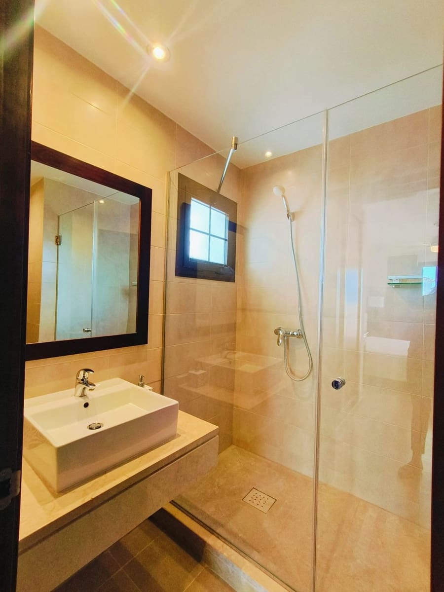 4 soverom Penthouse til salgs i Los Monteros - € 895 000 (Ref: 9380413)